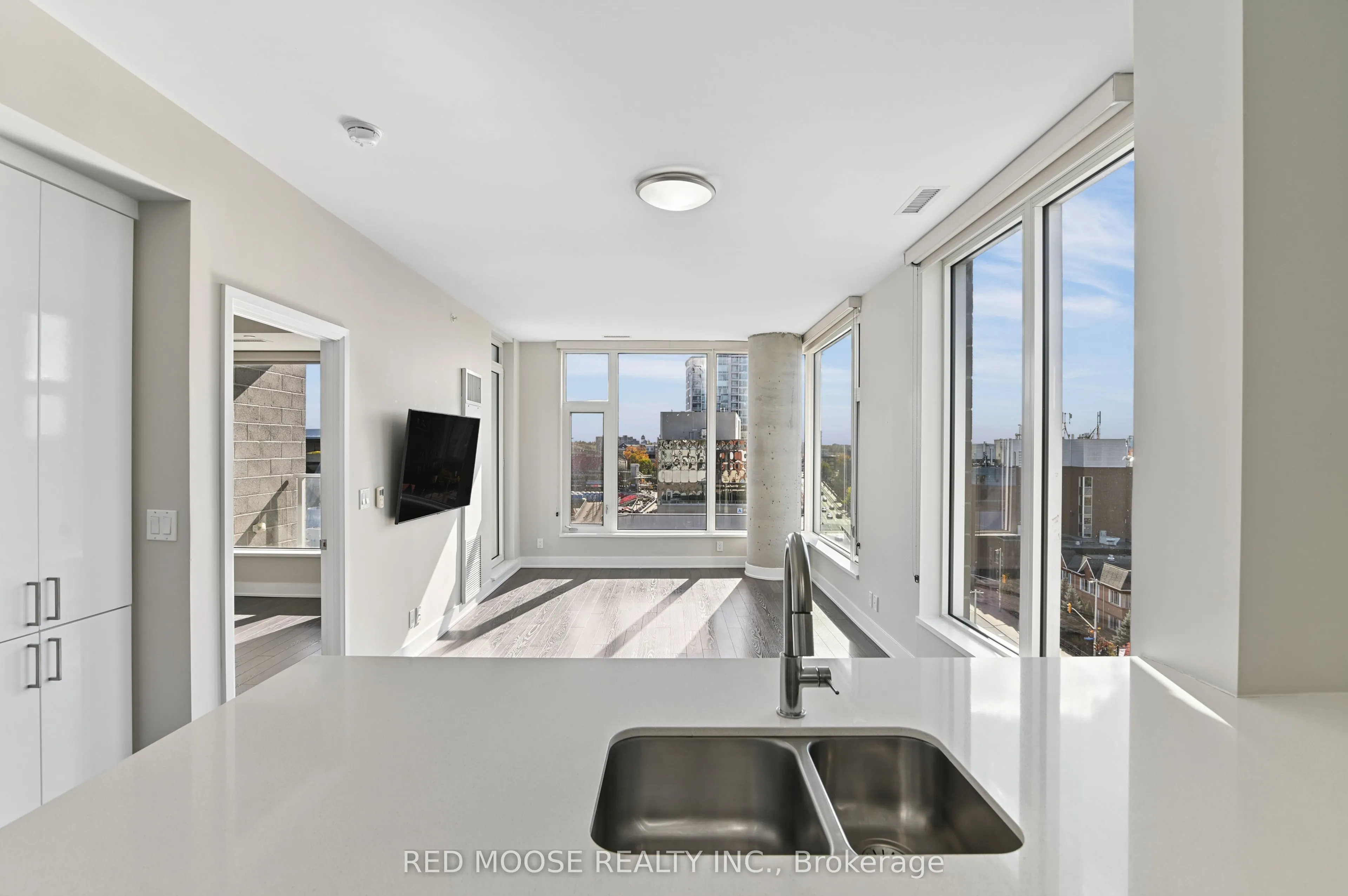 118 Holmwood Avenue #705