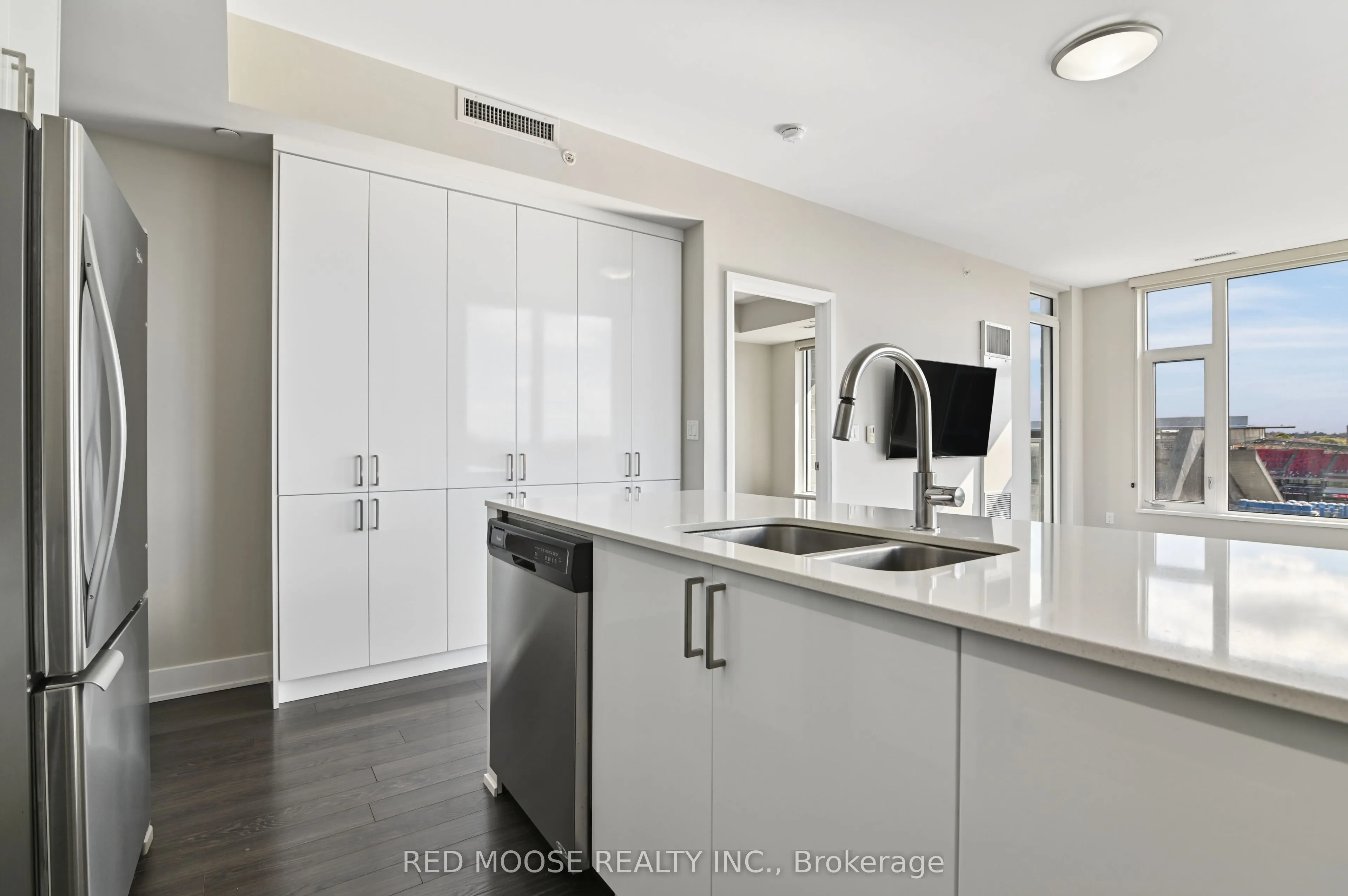 118 Holmwood Avenue #705