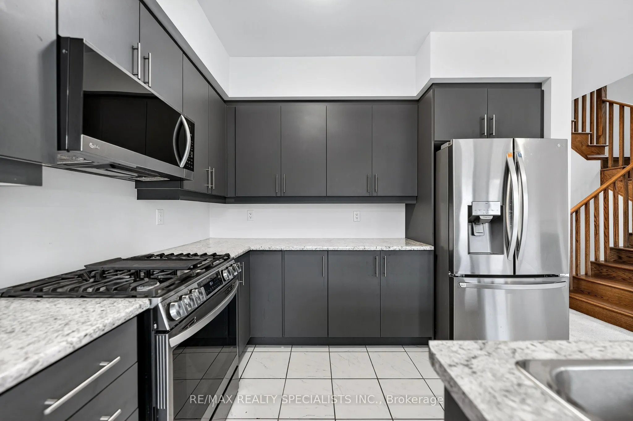 27 Harpin Way W