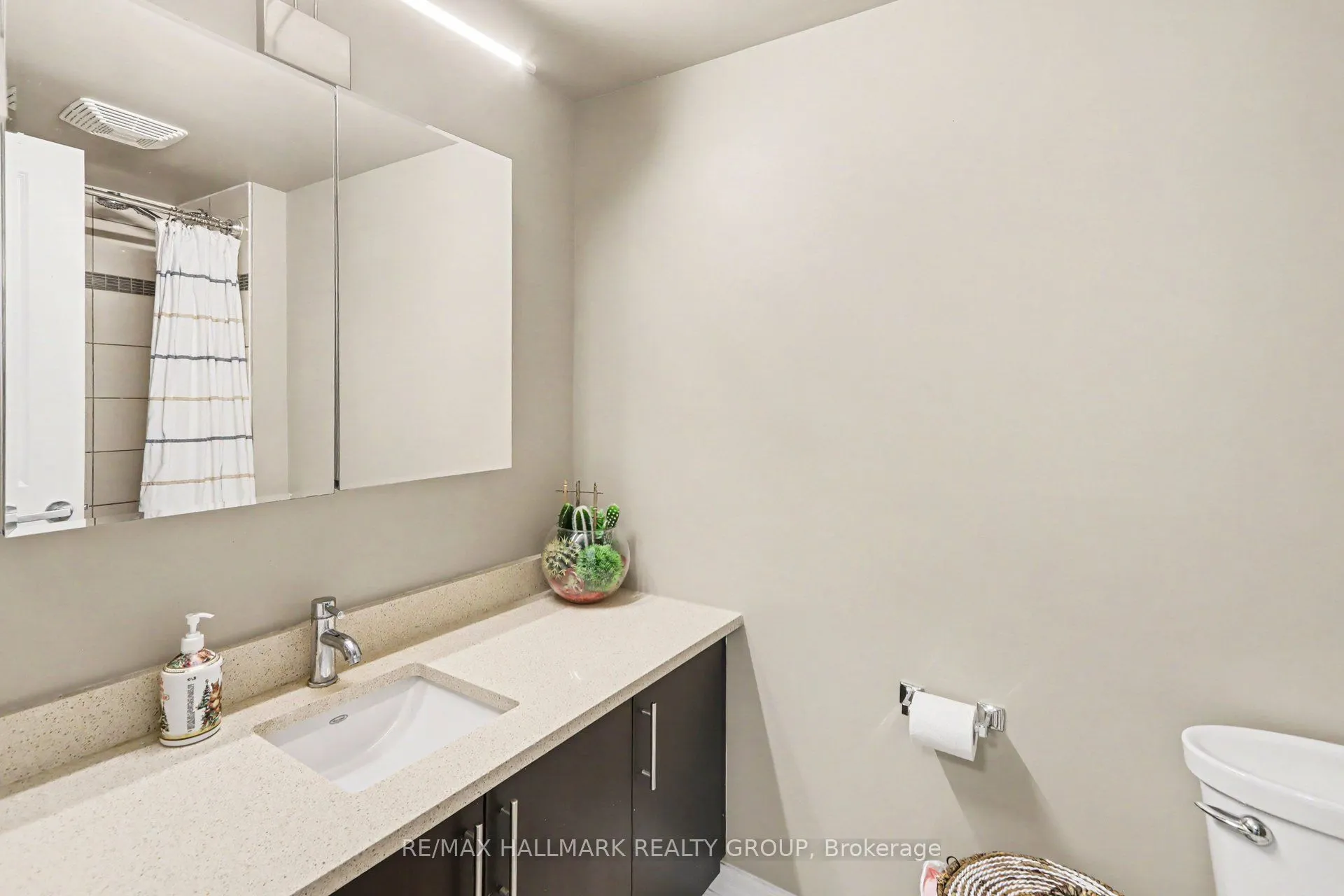 242 Rideau Street #201