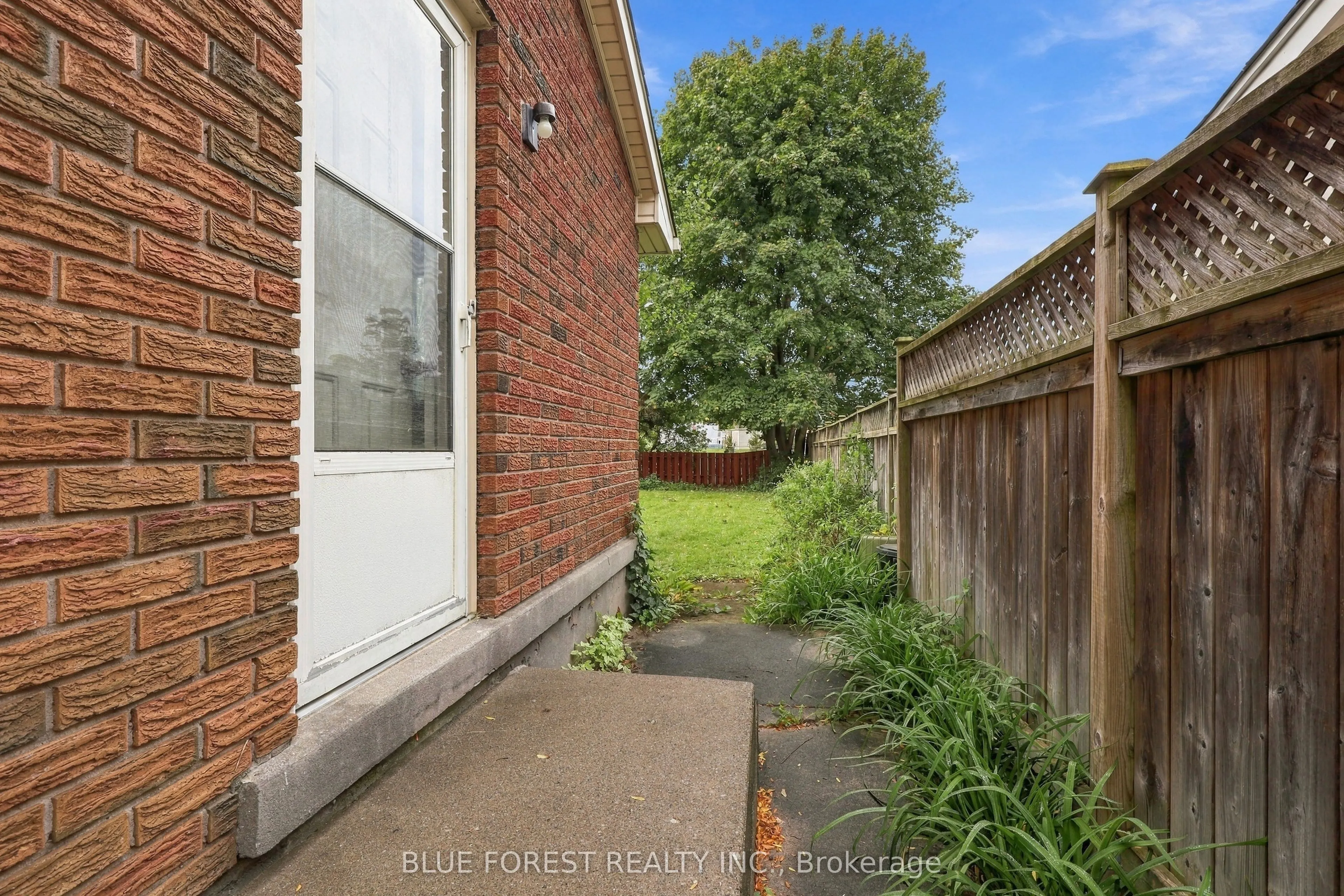 673 Galloway Crescent
