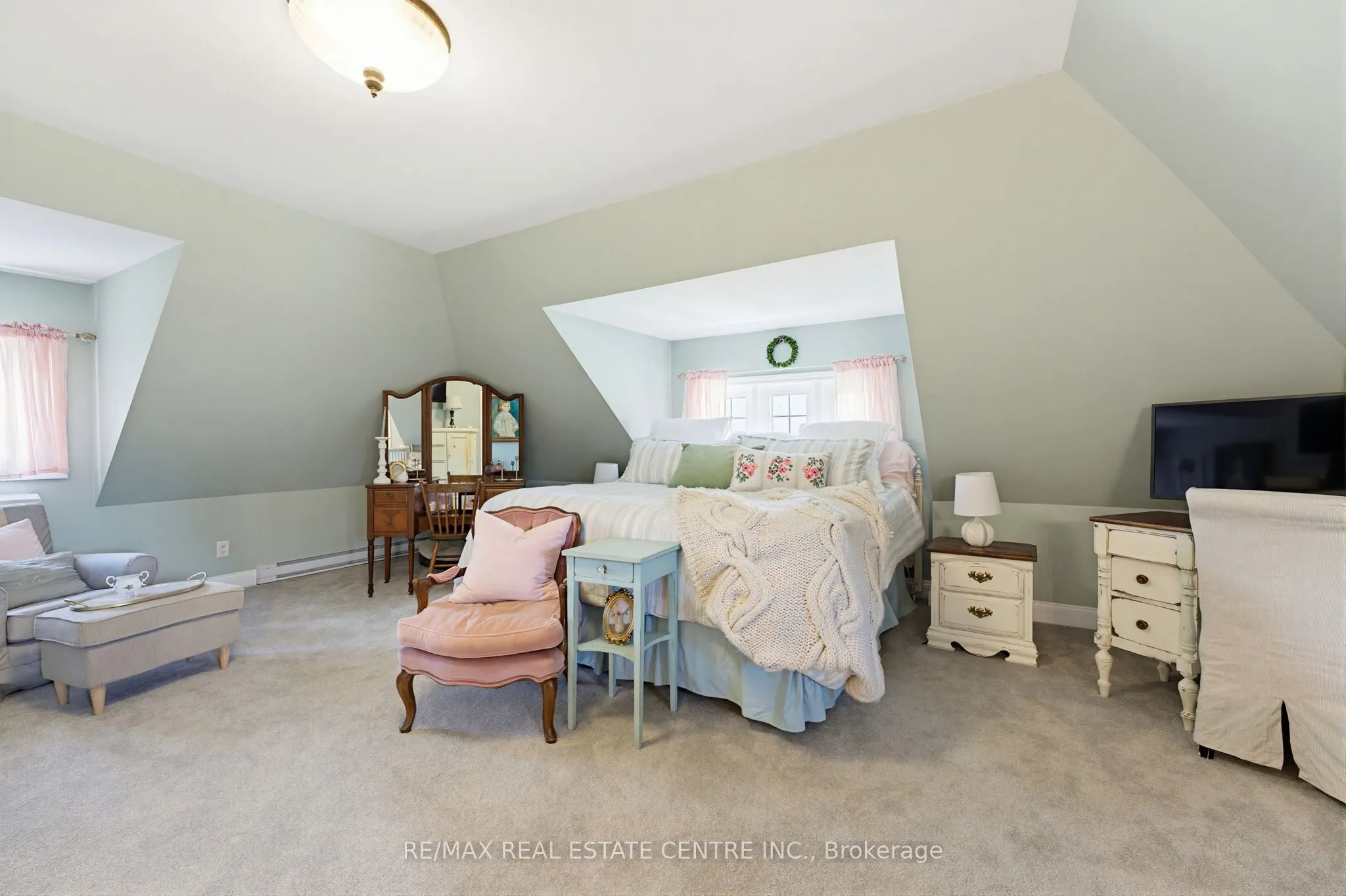 33 Brant Road N
