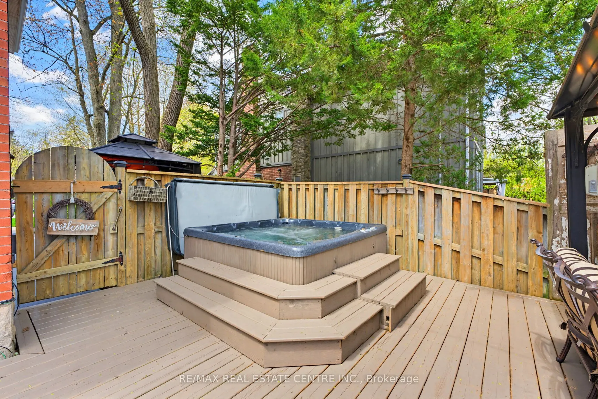33 Brant Road N