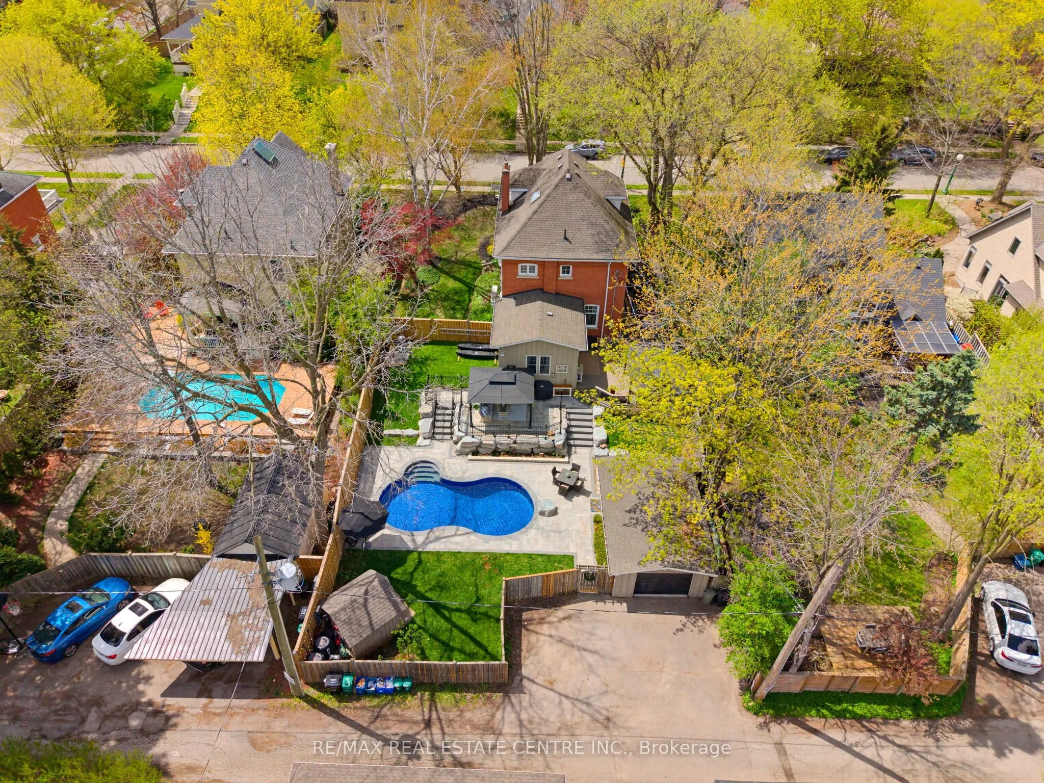 33 Brant Road N