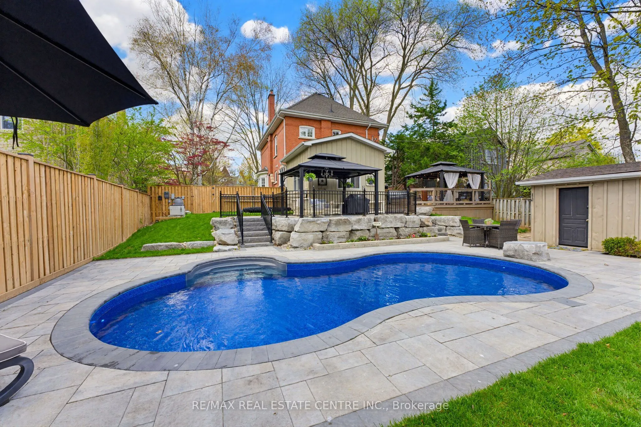 33 Brant Road N
