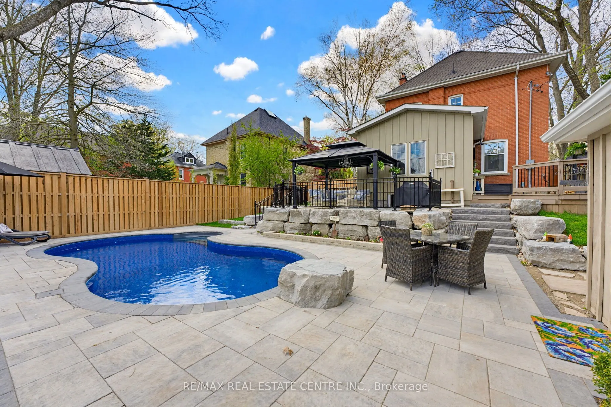 33 Brant Road N