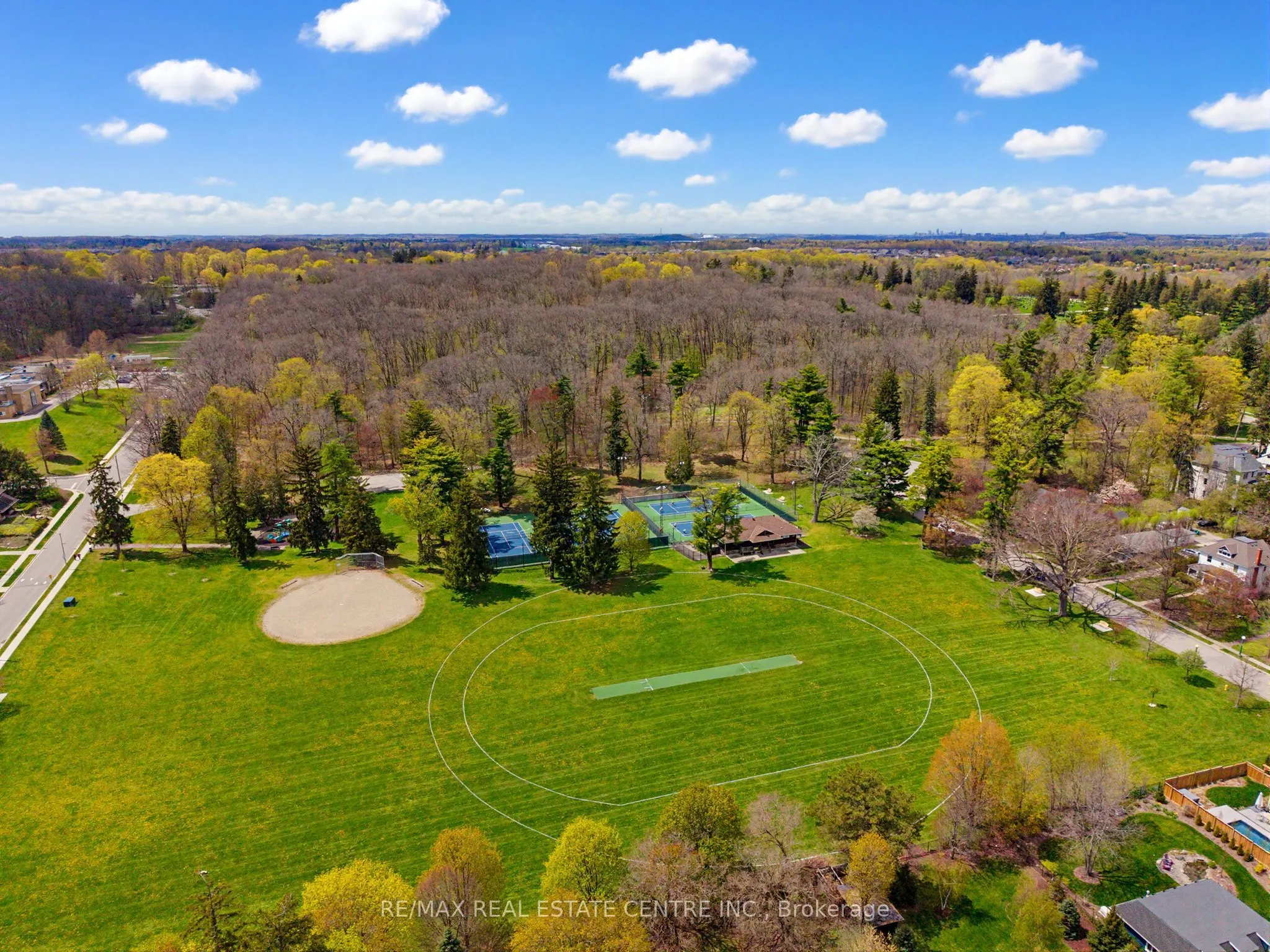 33 Brant Road N