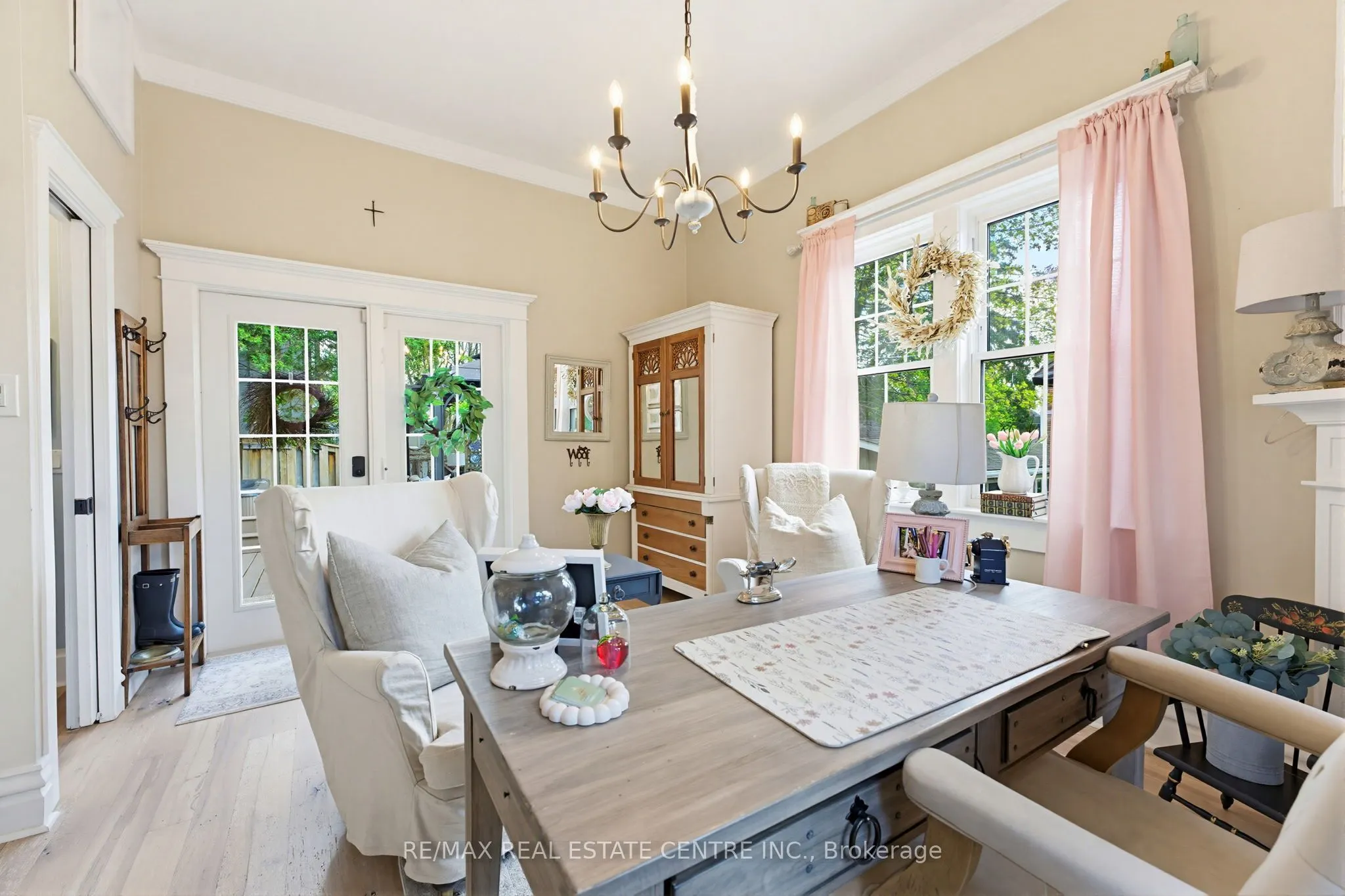 33 Brant Road N