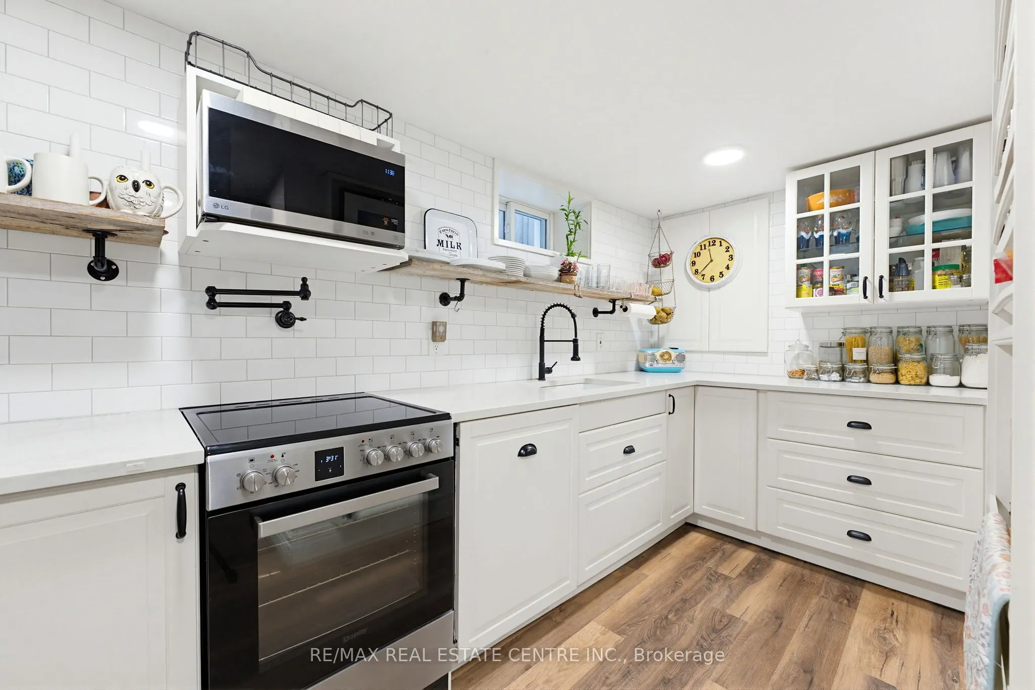 33 Brant Road N