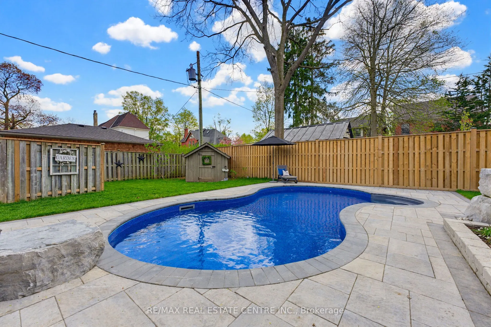 33 Brant Road N