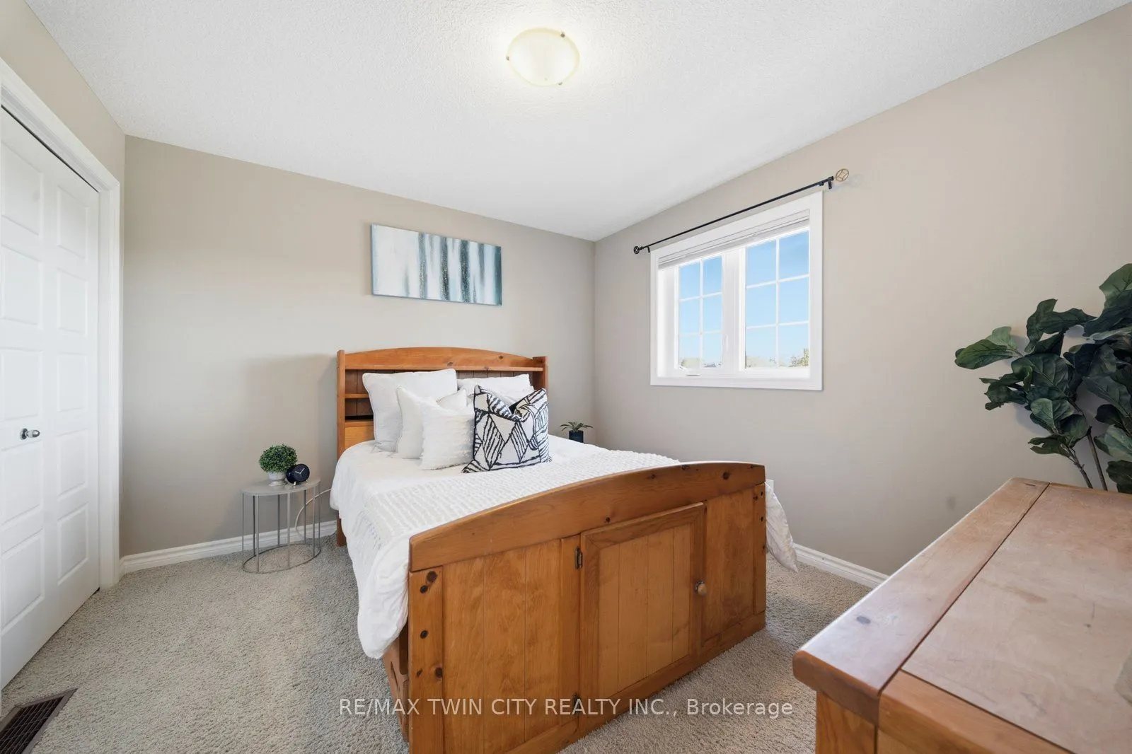 24 Hollingshead Road