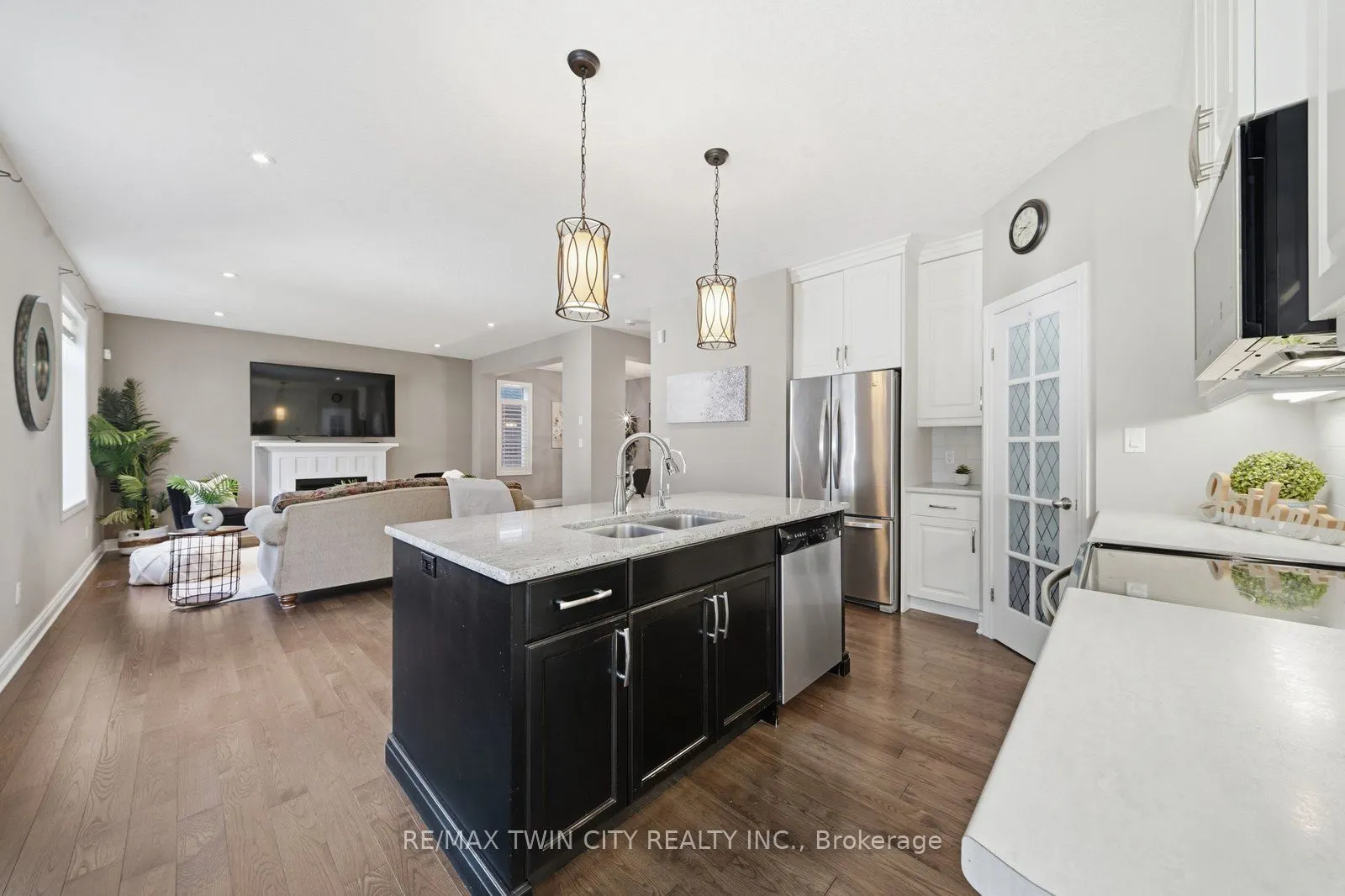 24 Hollingshead Road