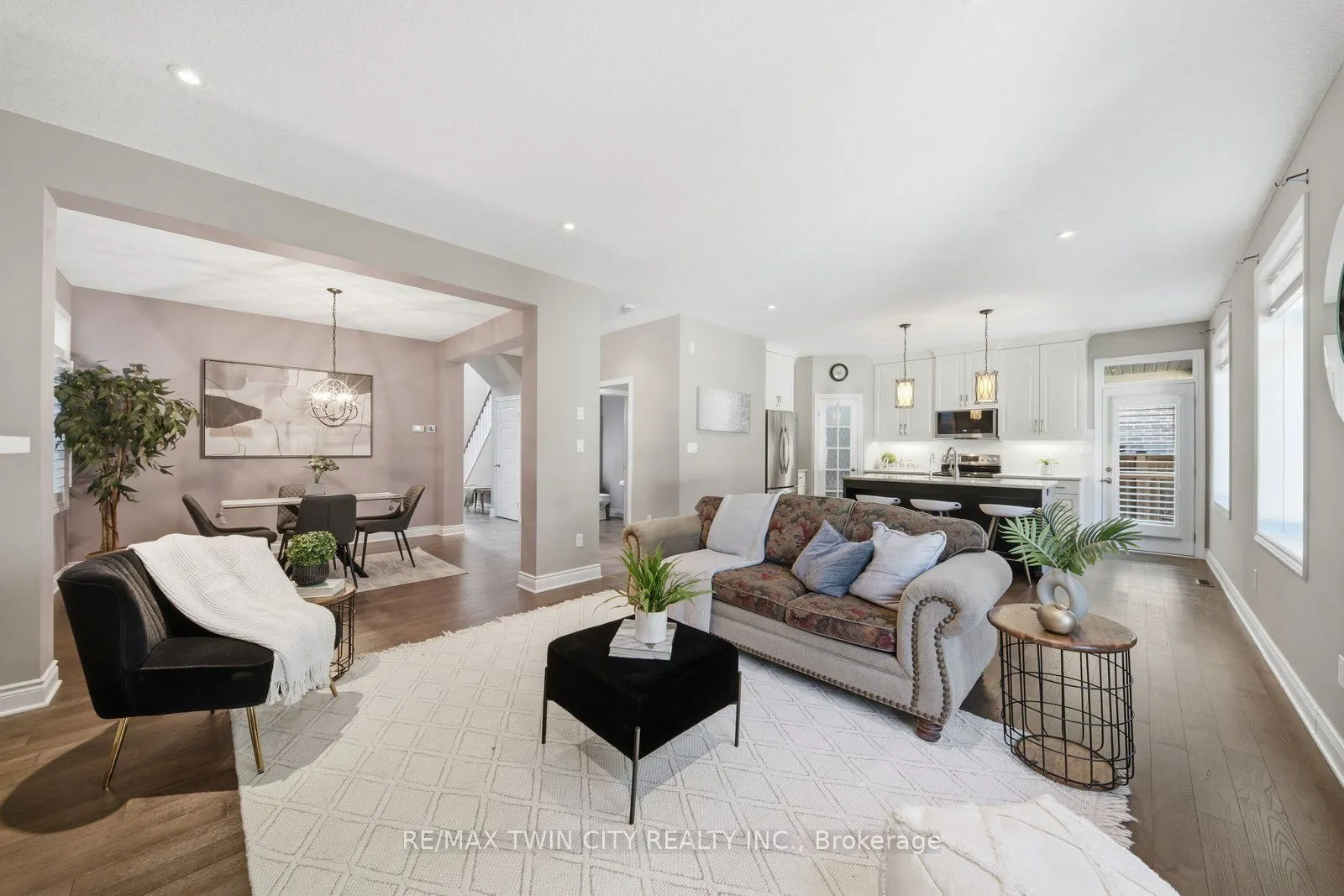 24 Hollingshead Road
