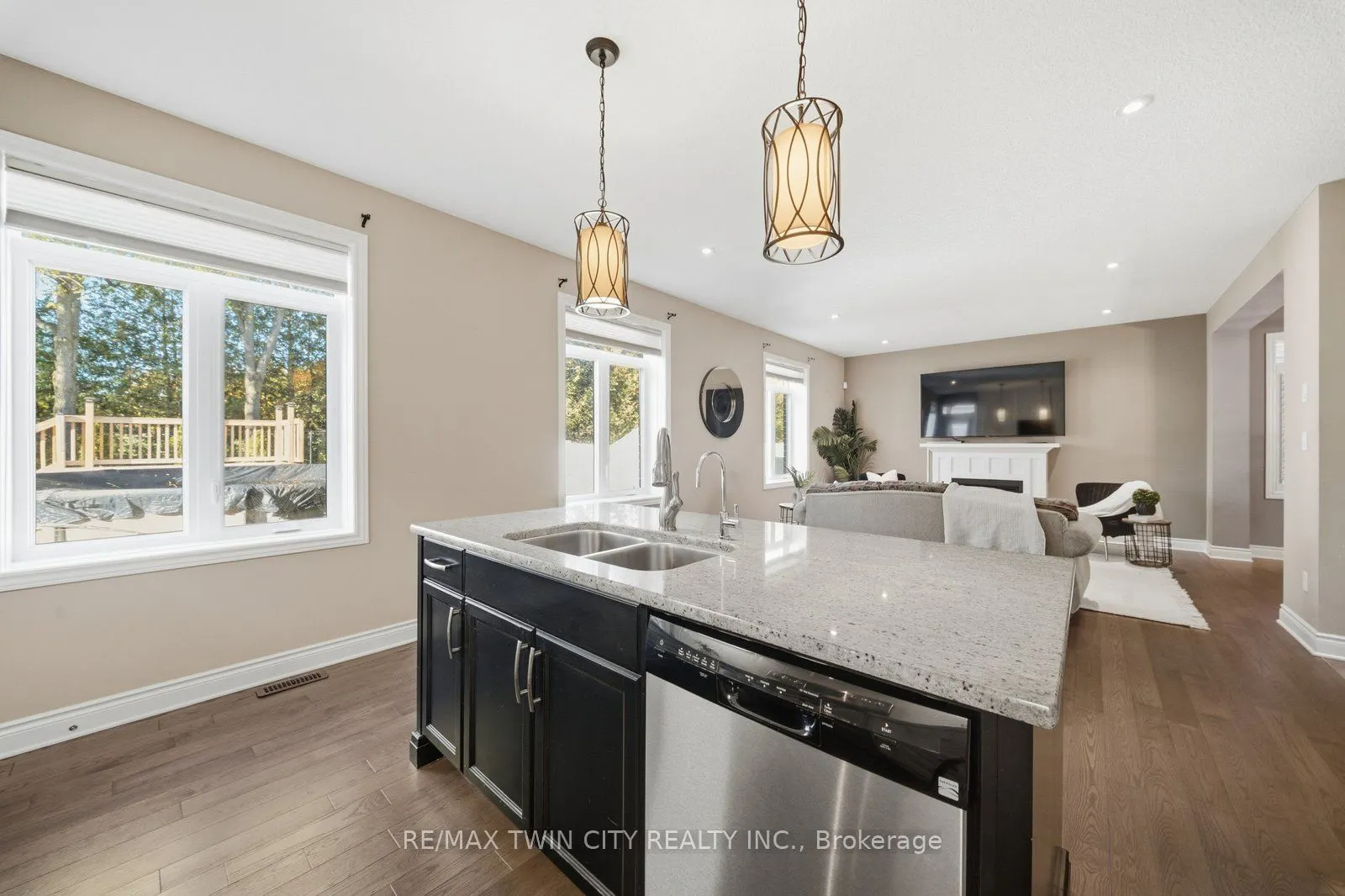 24 Hollingshead Road