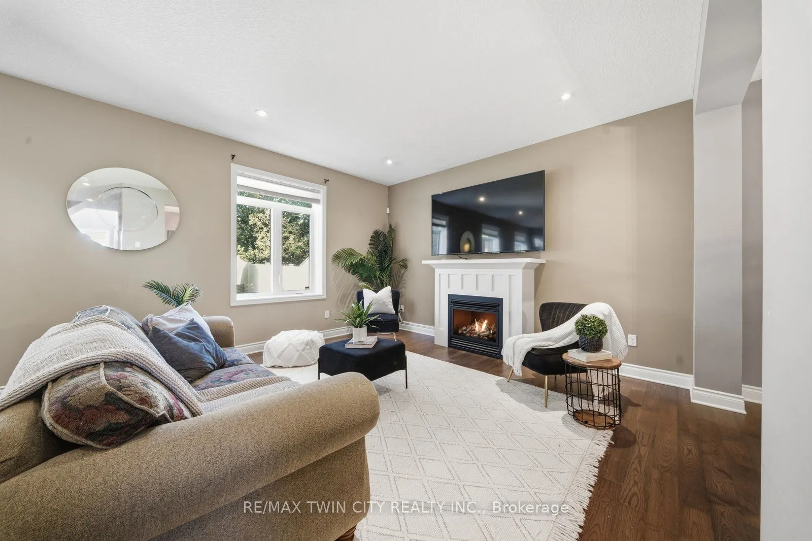 24 Hollingshead Road