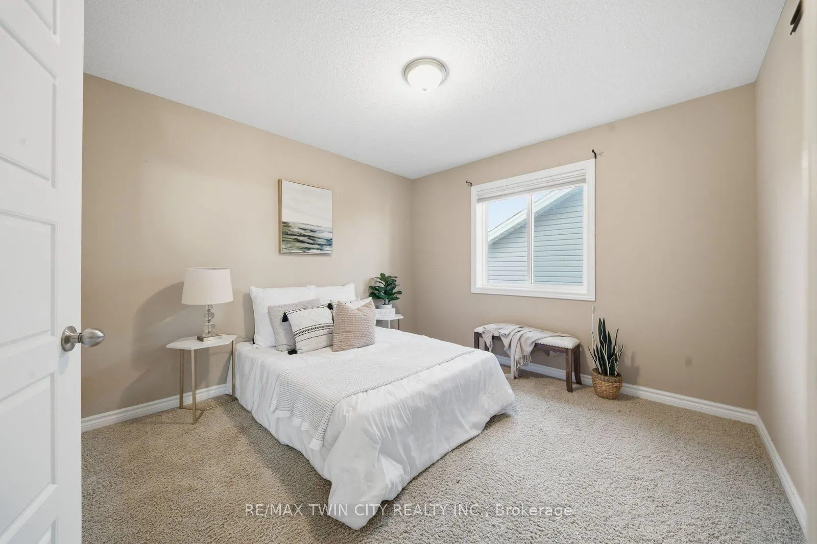24 Hollingshead Road