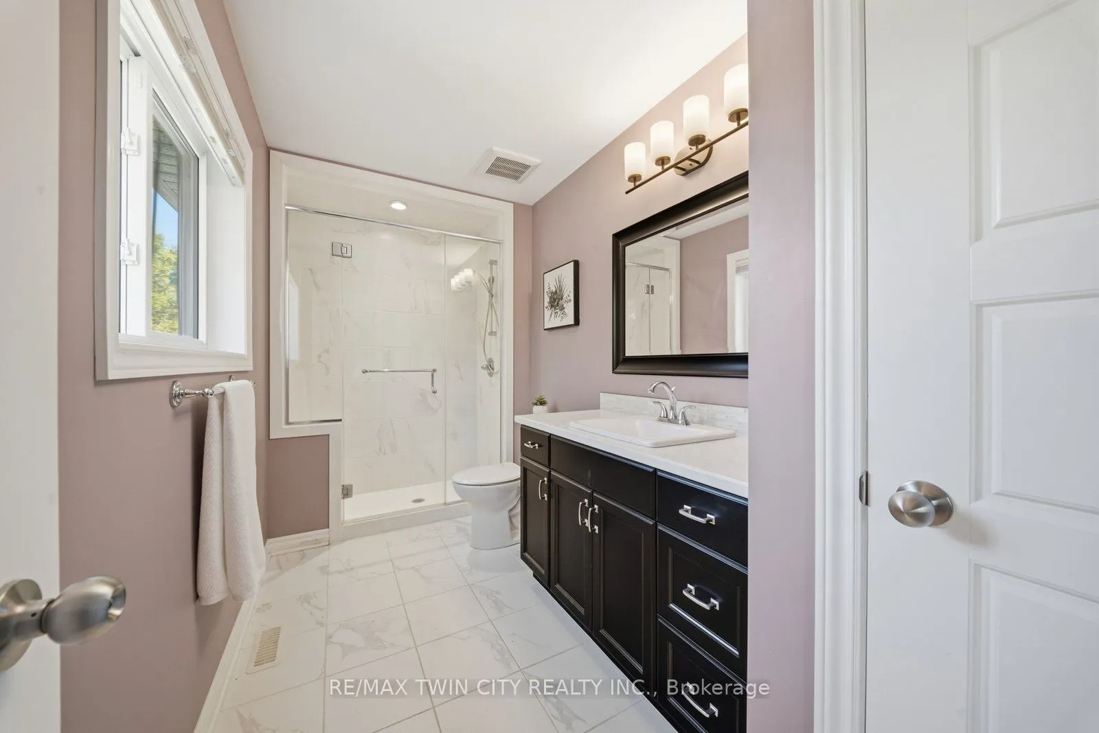 24 Hollingshead Road