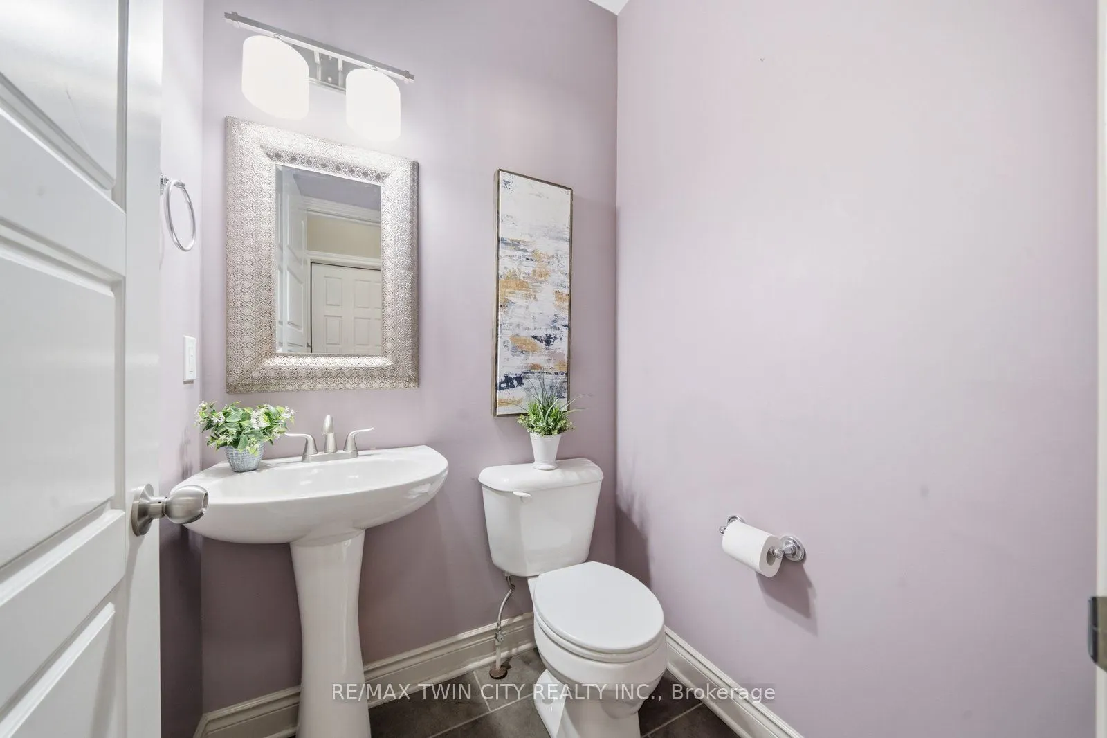 24 Hollingshead Road