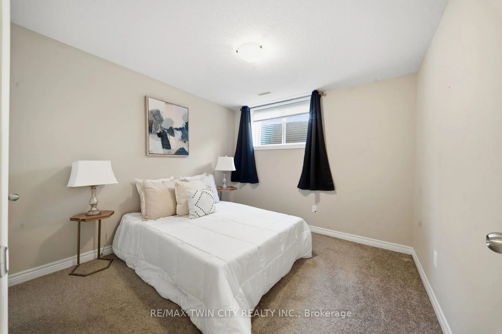 24 Hollingshead Road