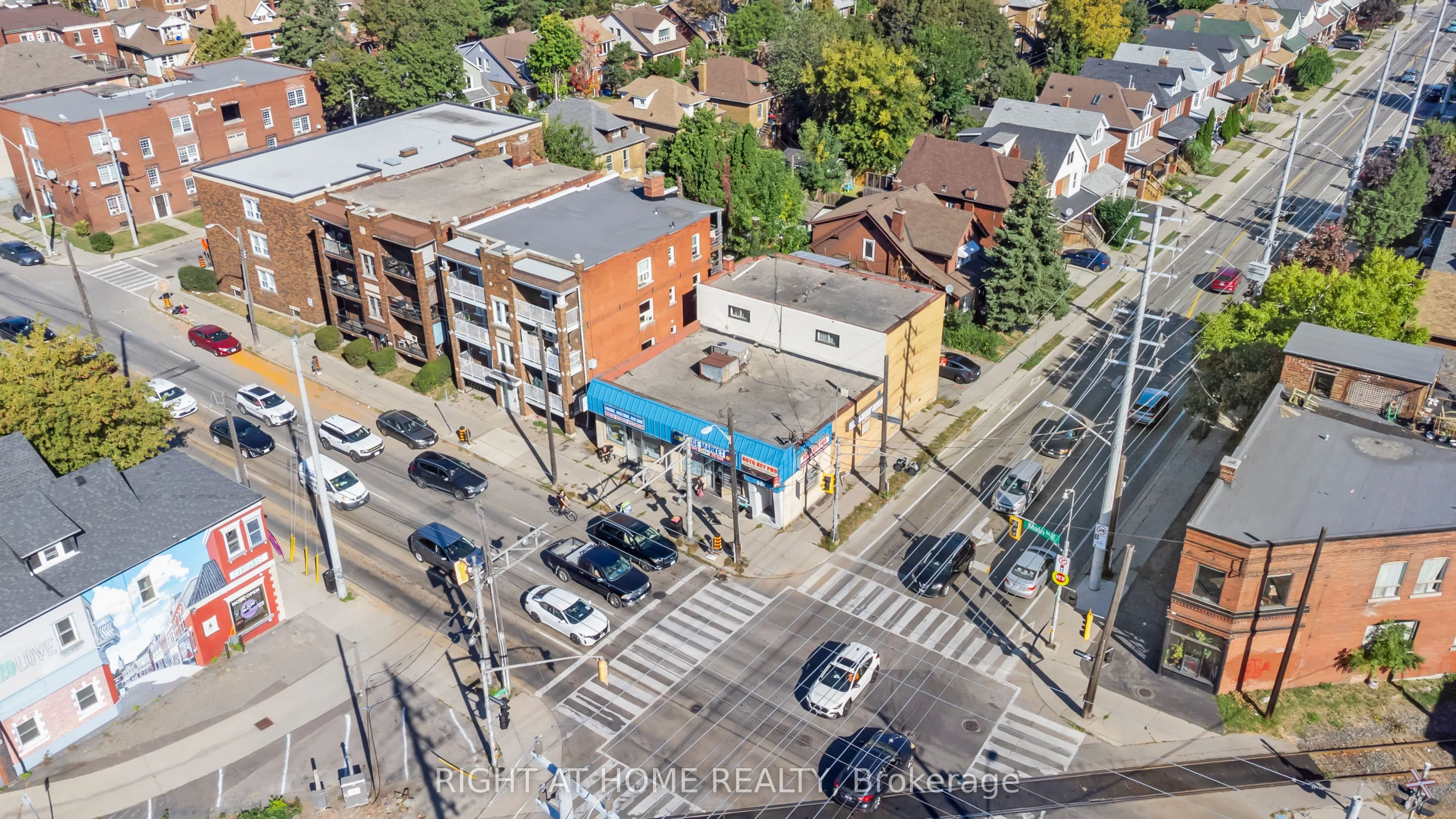 961 Main Street E