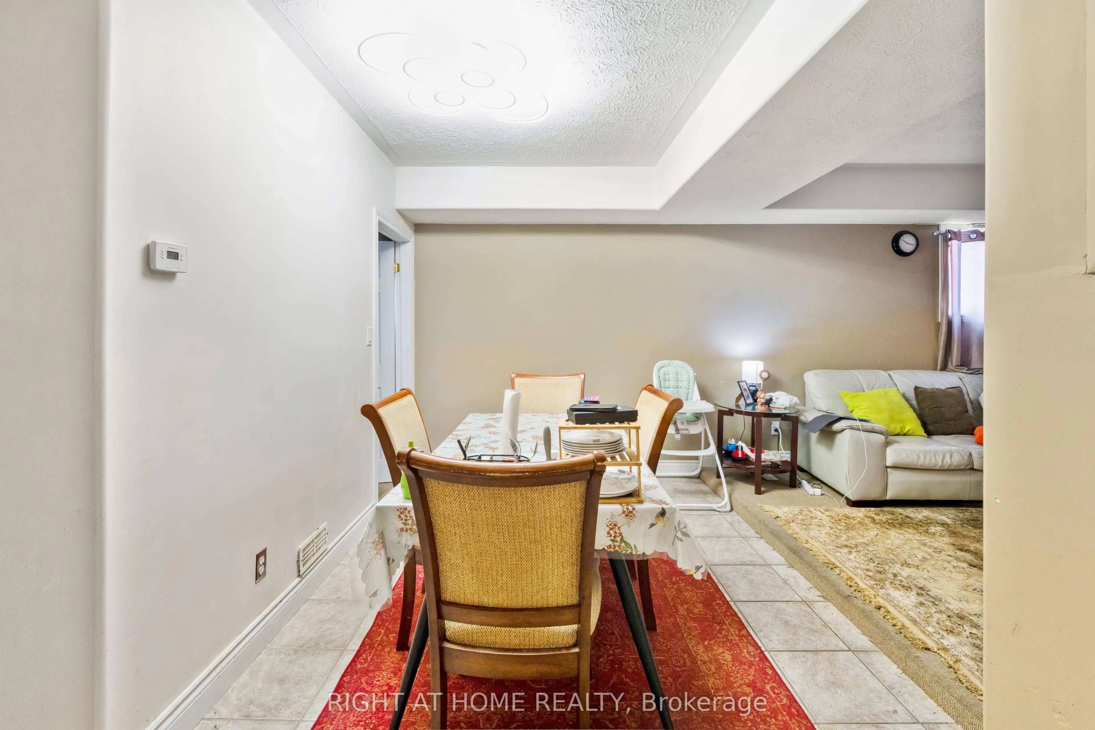 961 Main Street E