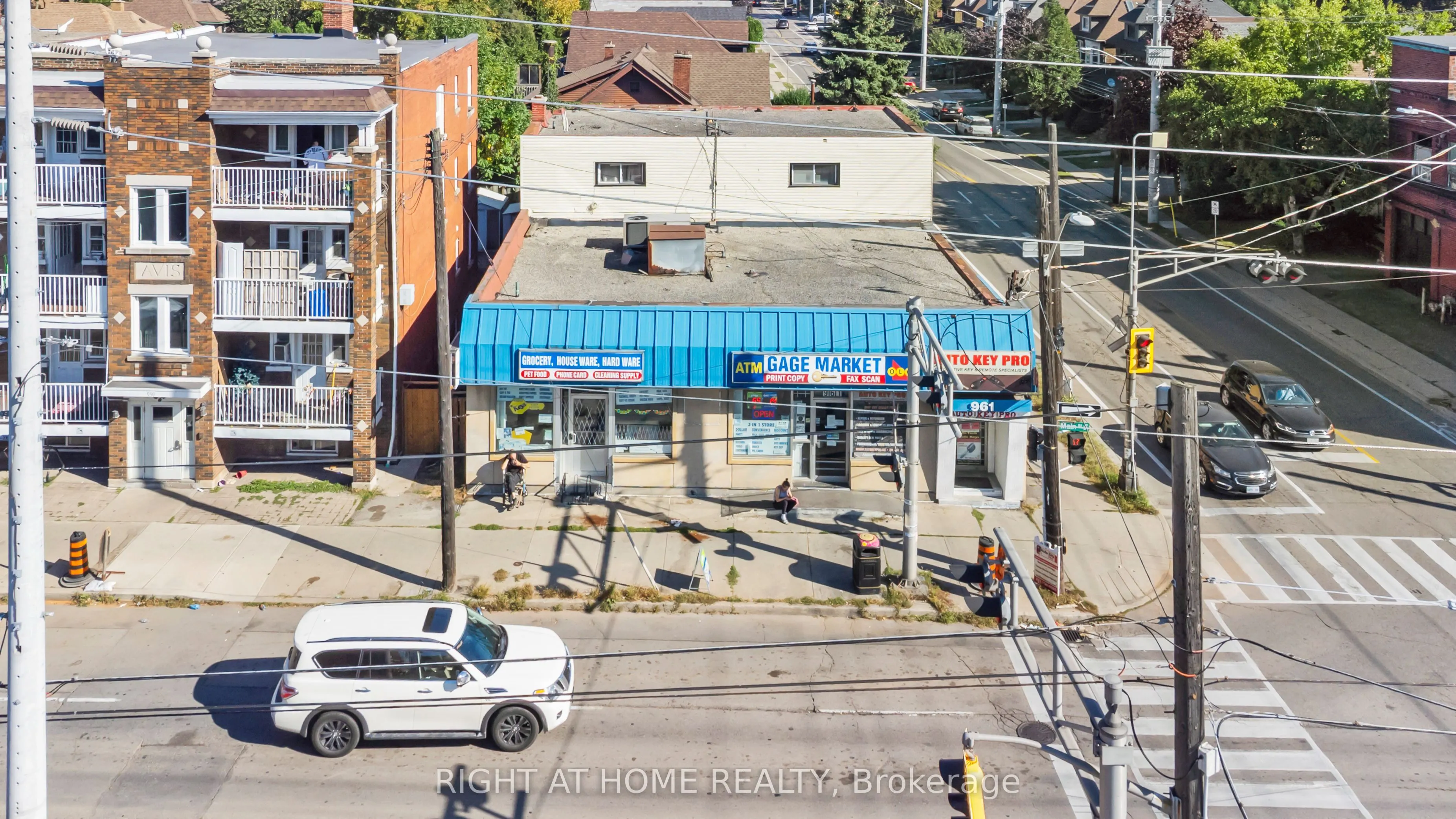 961 Main Street E