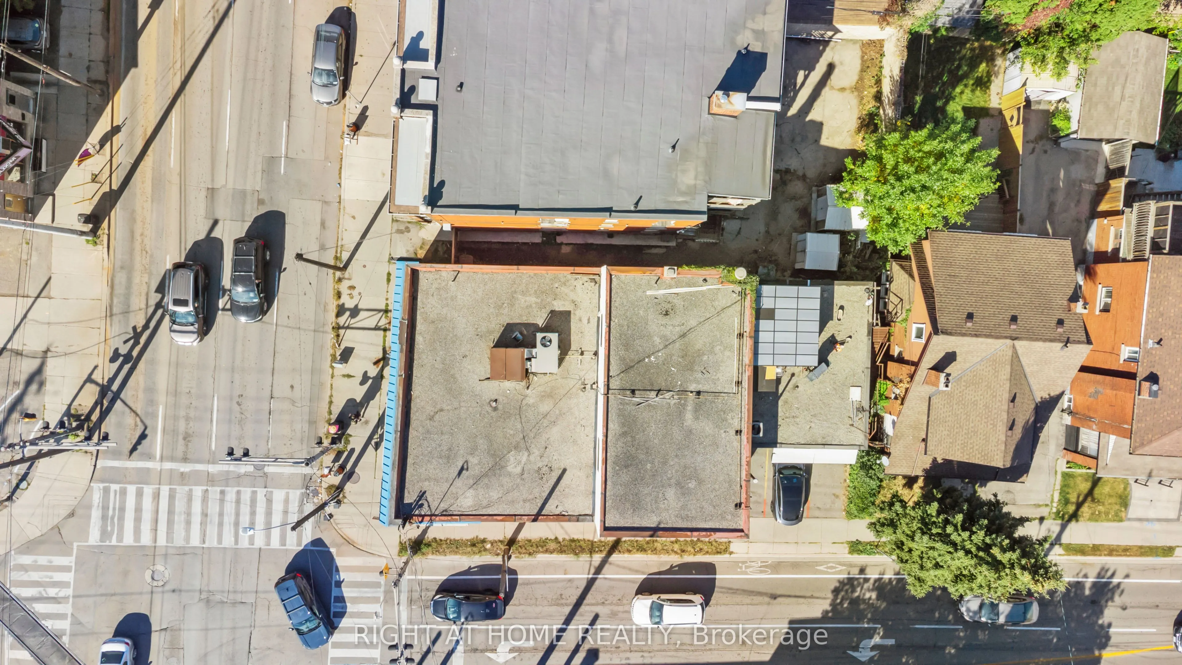 961 Main Street E