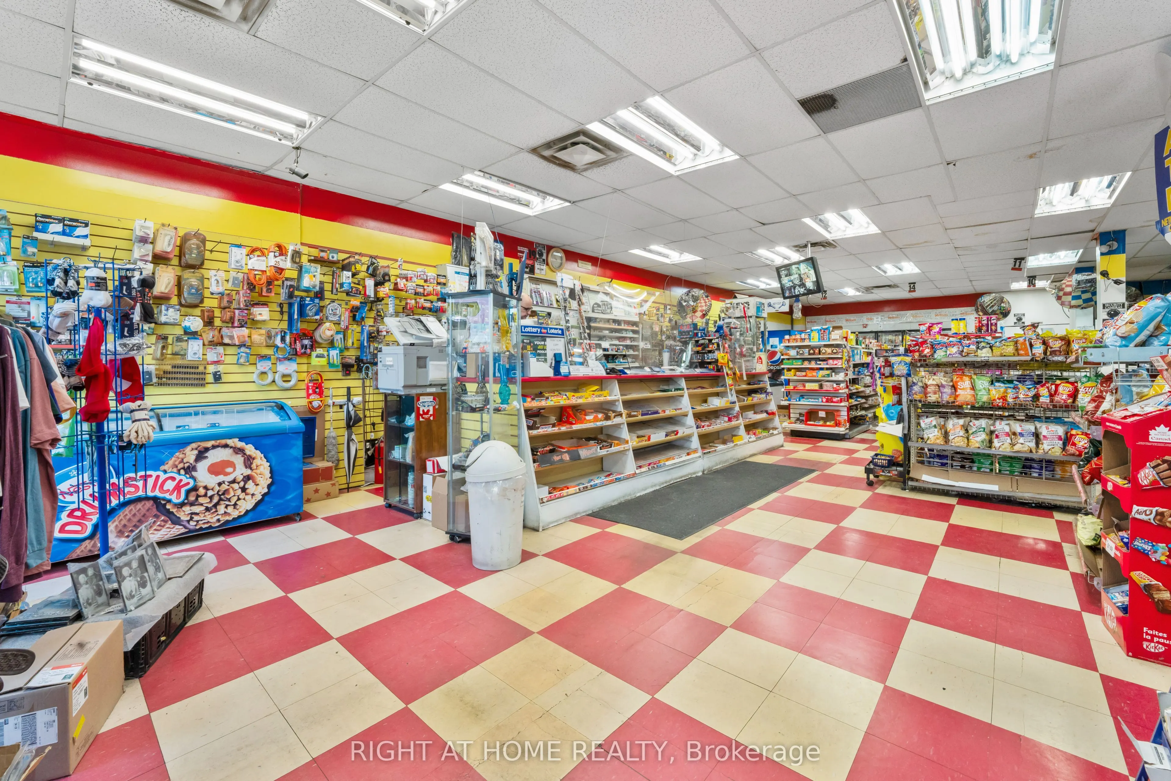961 Main Street E