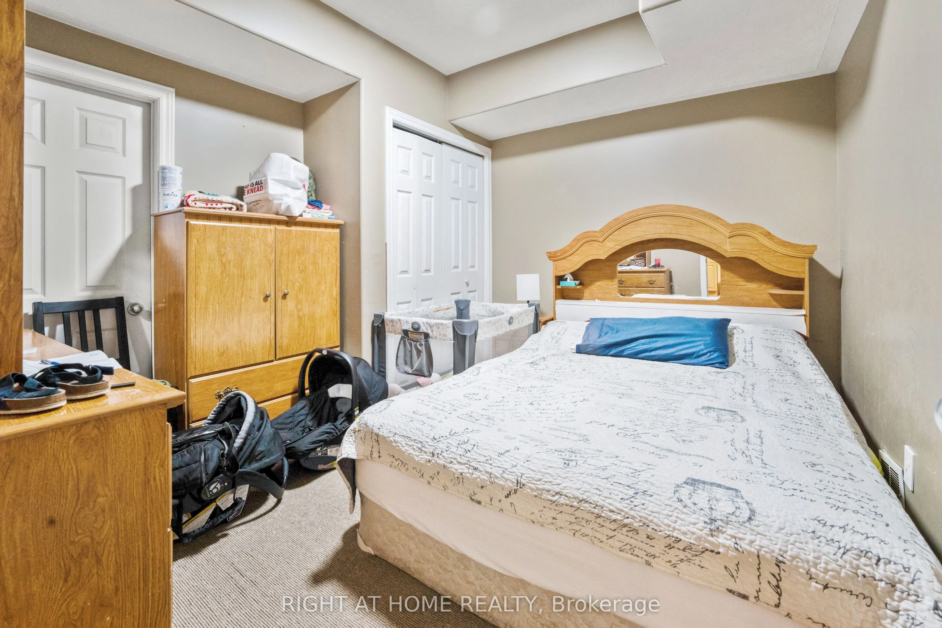 961 Main Street E