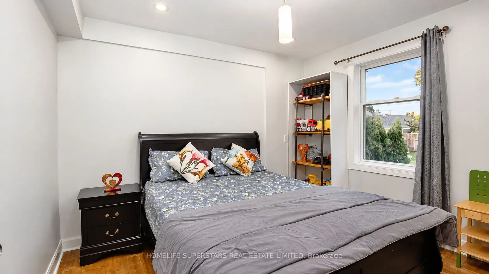 706 Rowntree Avenue