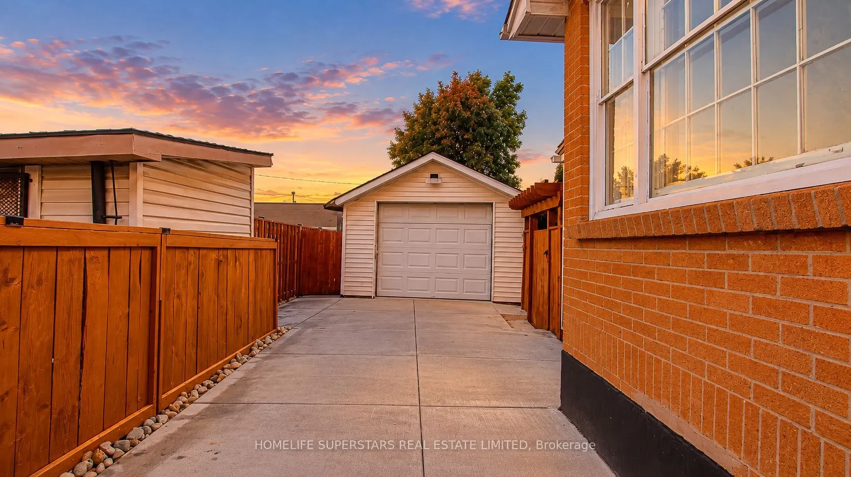 706 Rowntree Avenue