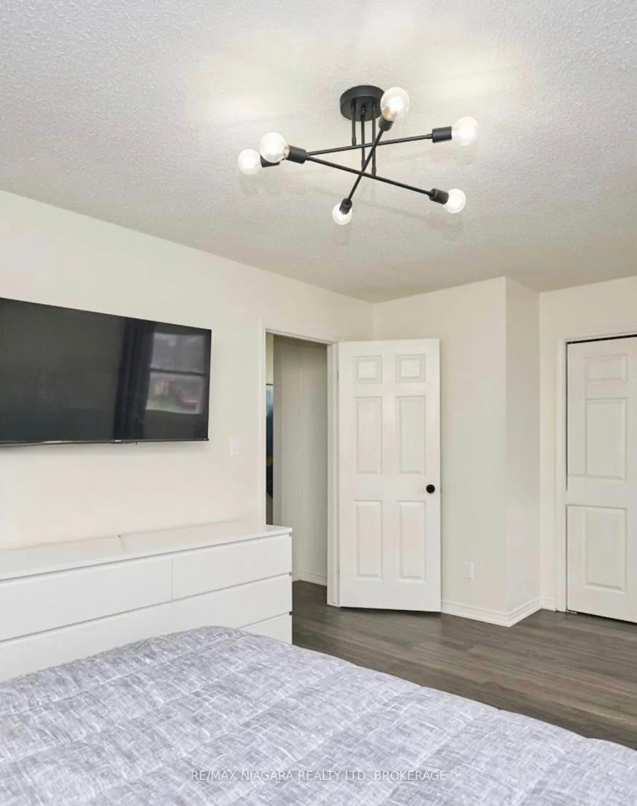20 Station Street #Main Floor