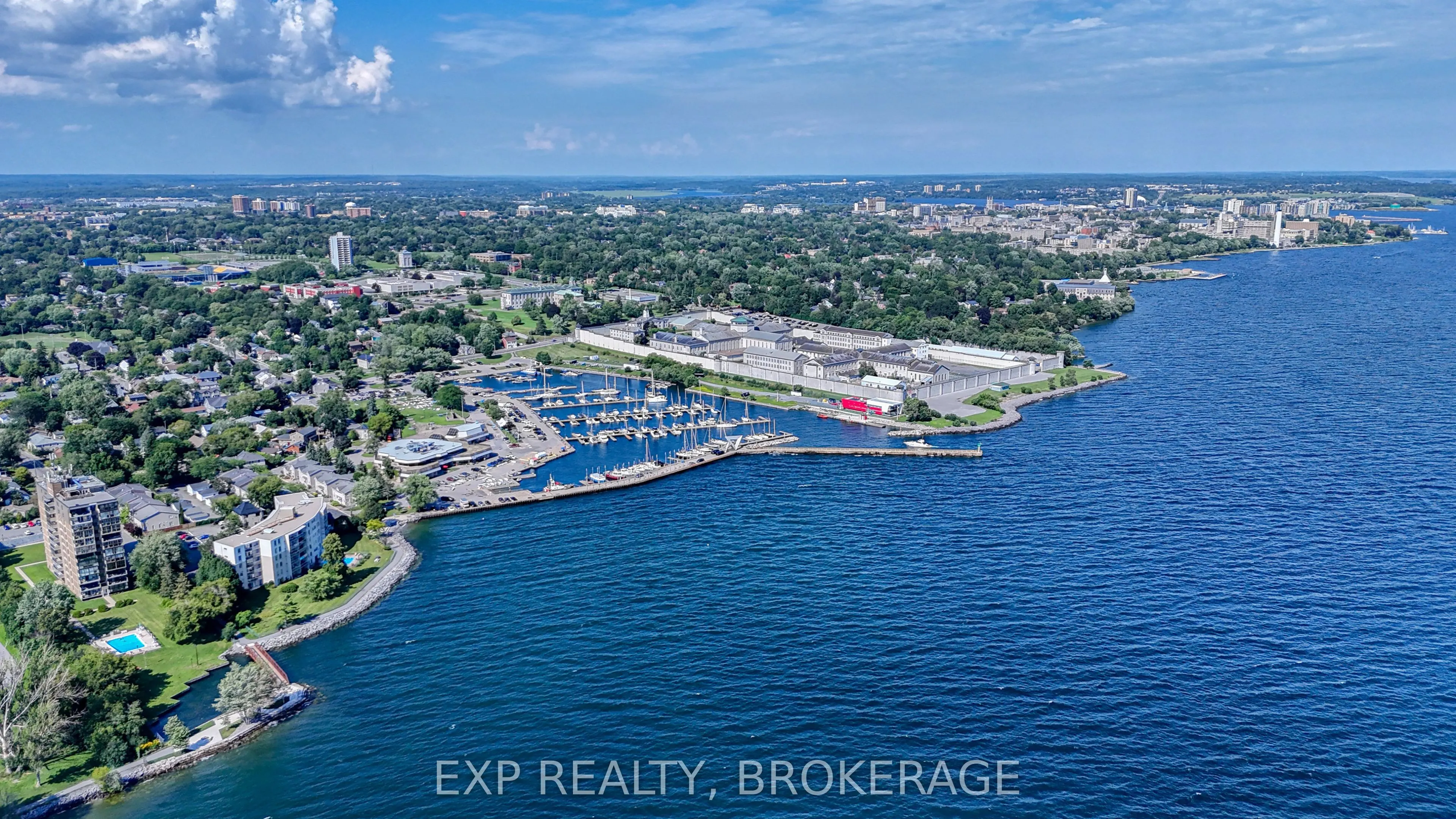 2 MOWAT Avenue #202