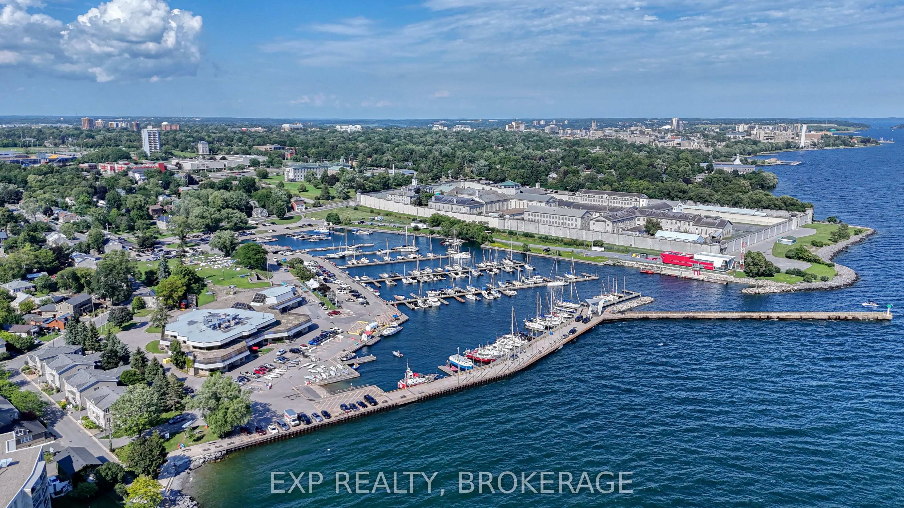 2 MOWAT Avenue #202