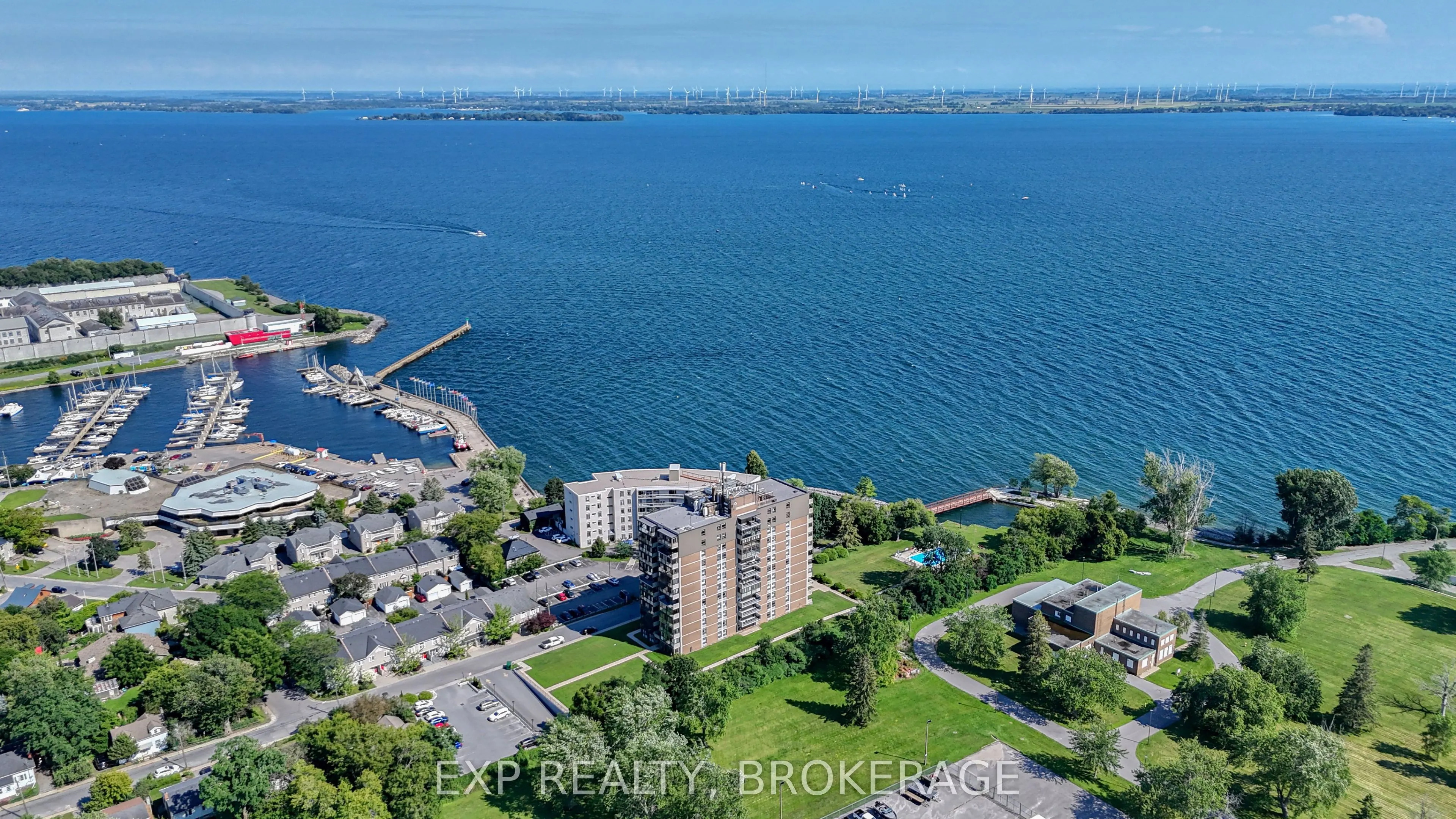 2 MOWAT Avenue #202