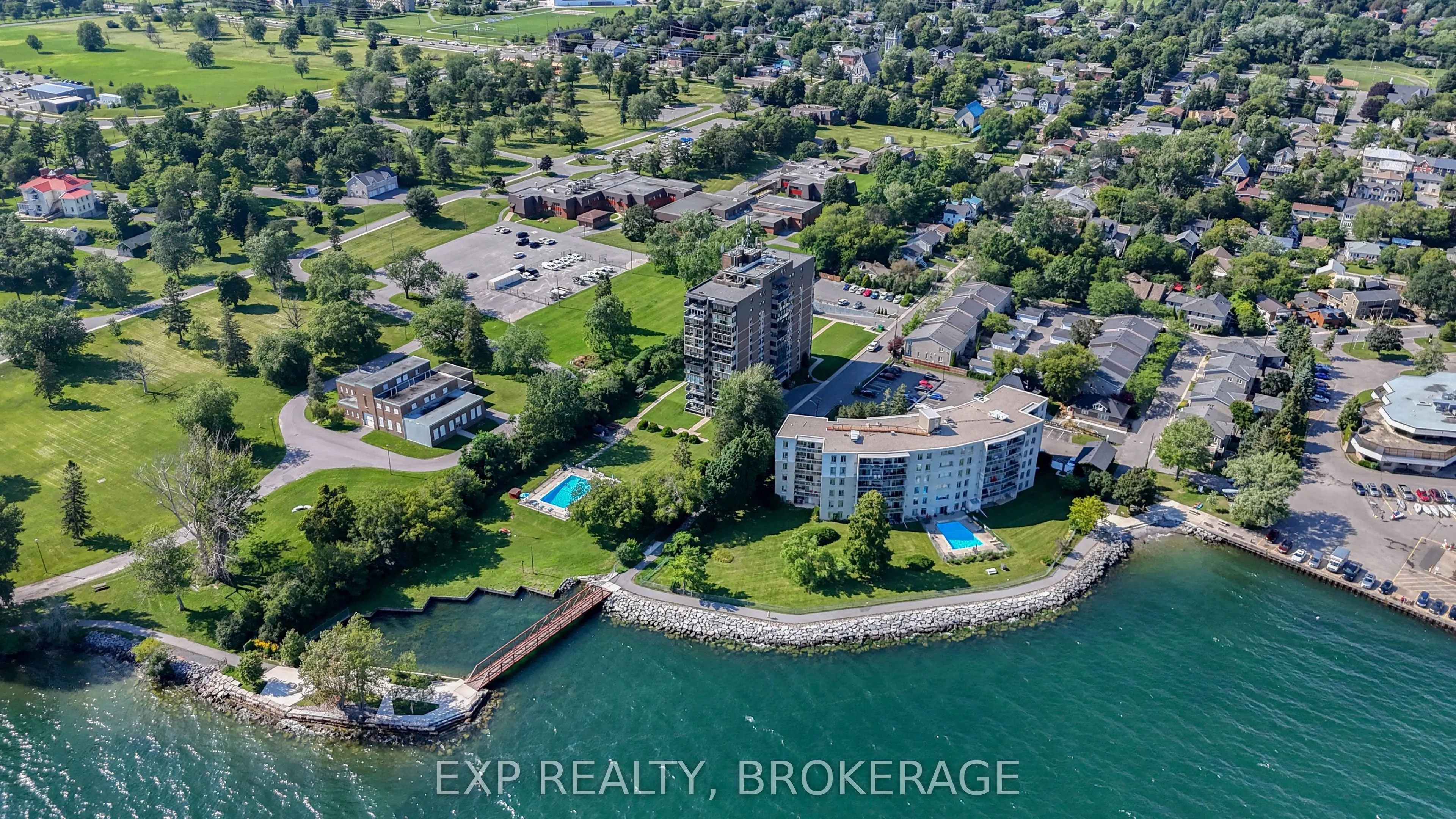 2 MOWAT Avenue #202