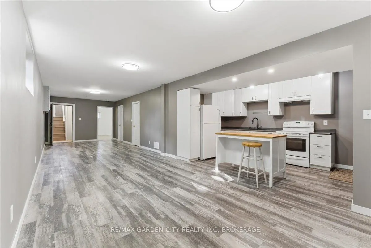 4 FOX TRAIL Drive