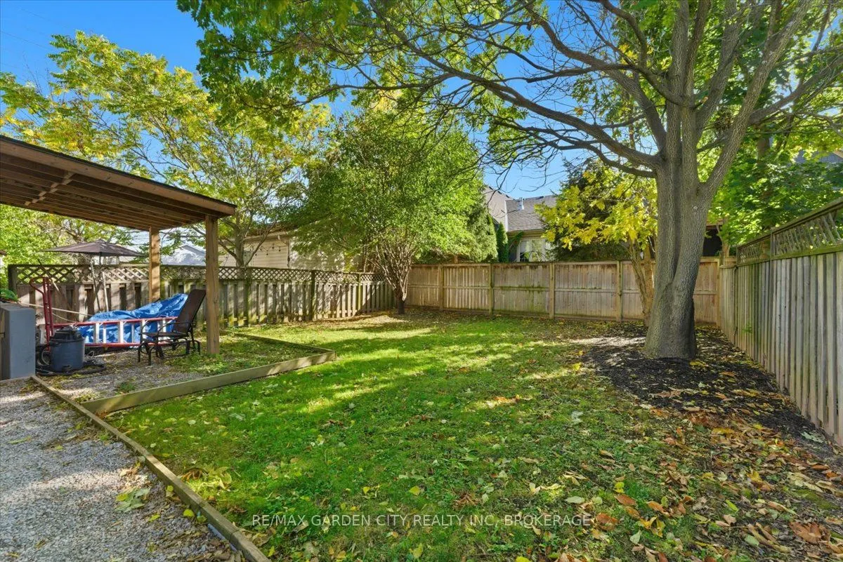 4 FOX TRAIL Drive