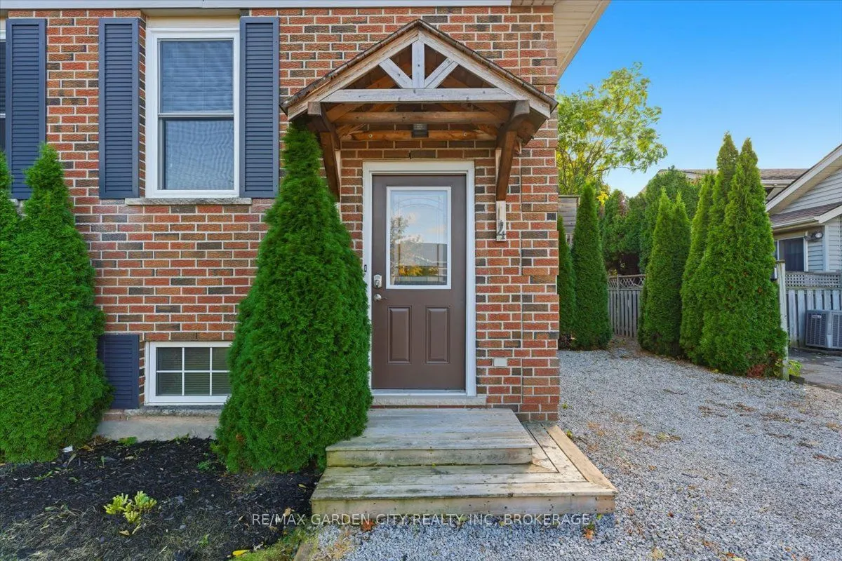 4 FOX TRAIL Drive