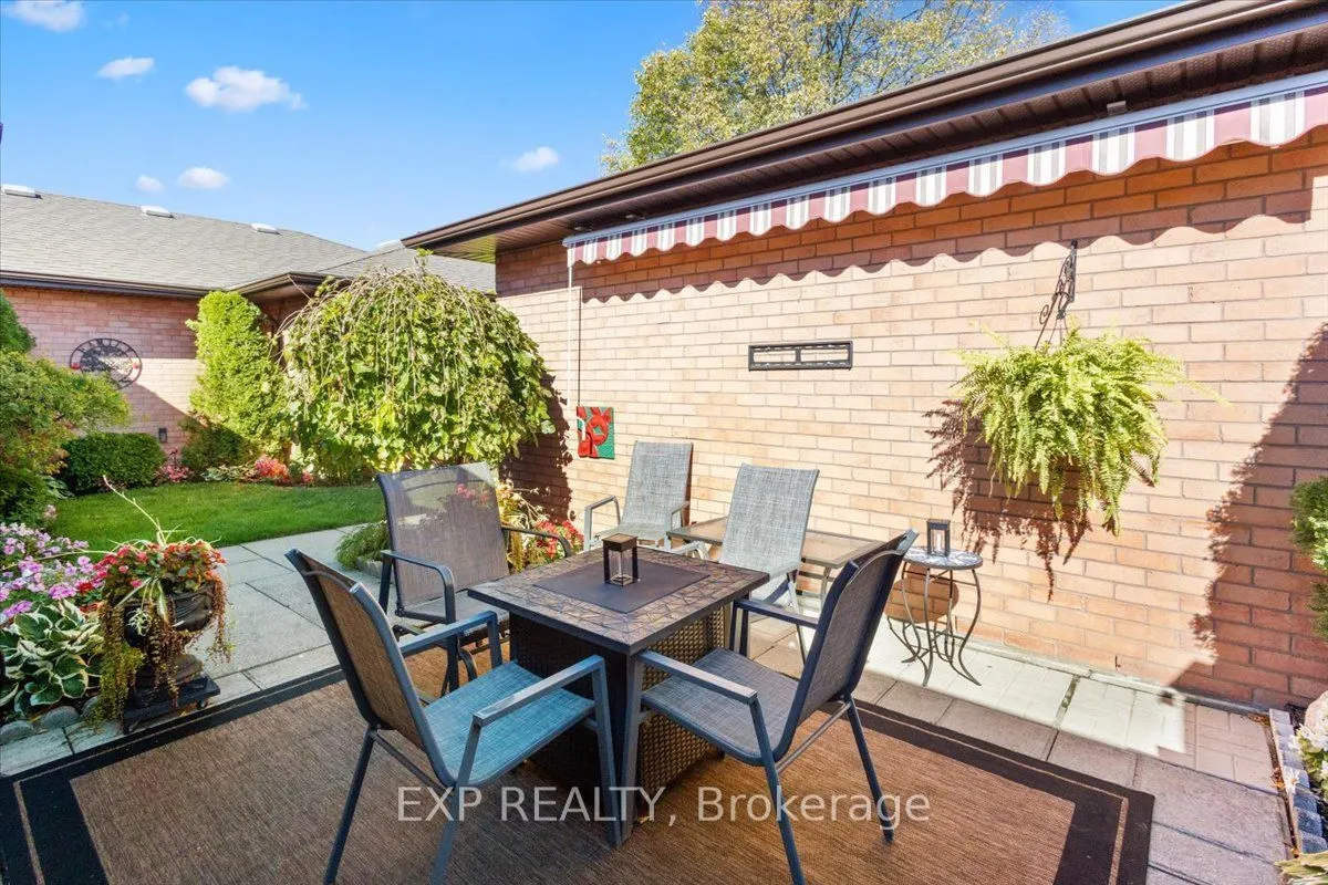 55 Fiddlers Green Road #33