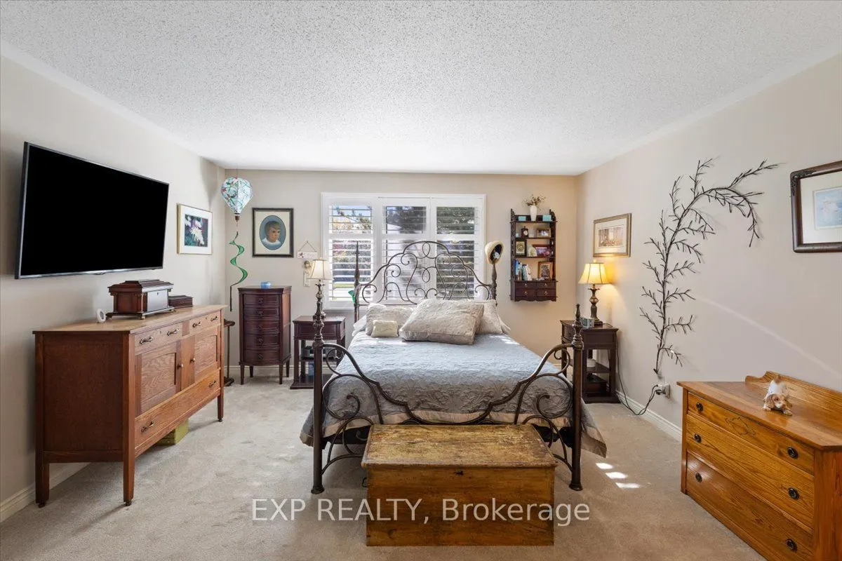 55 Fiddlers Green Road #33