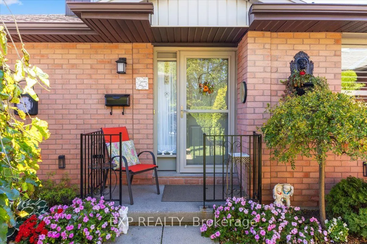 55 Fiddlers Green Road #33