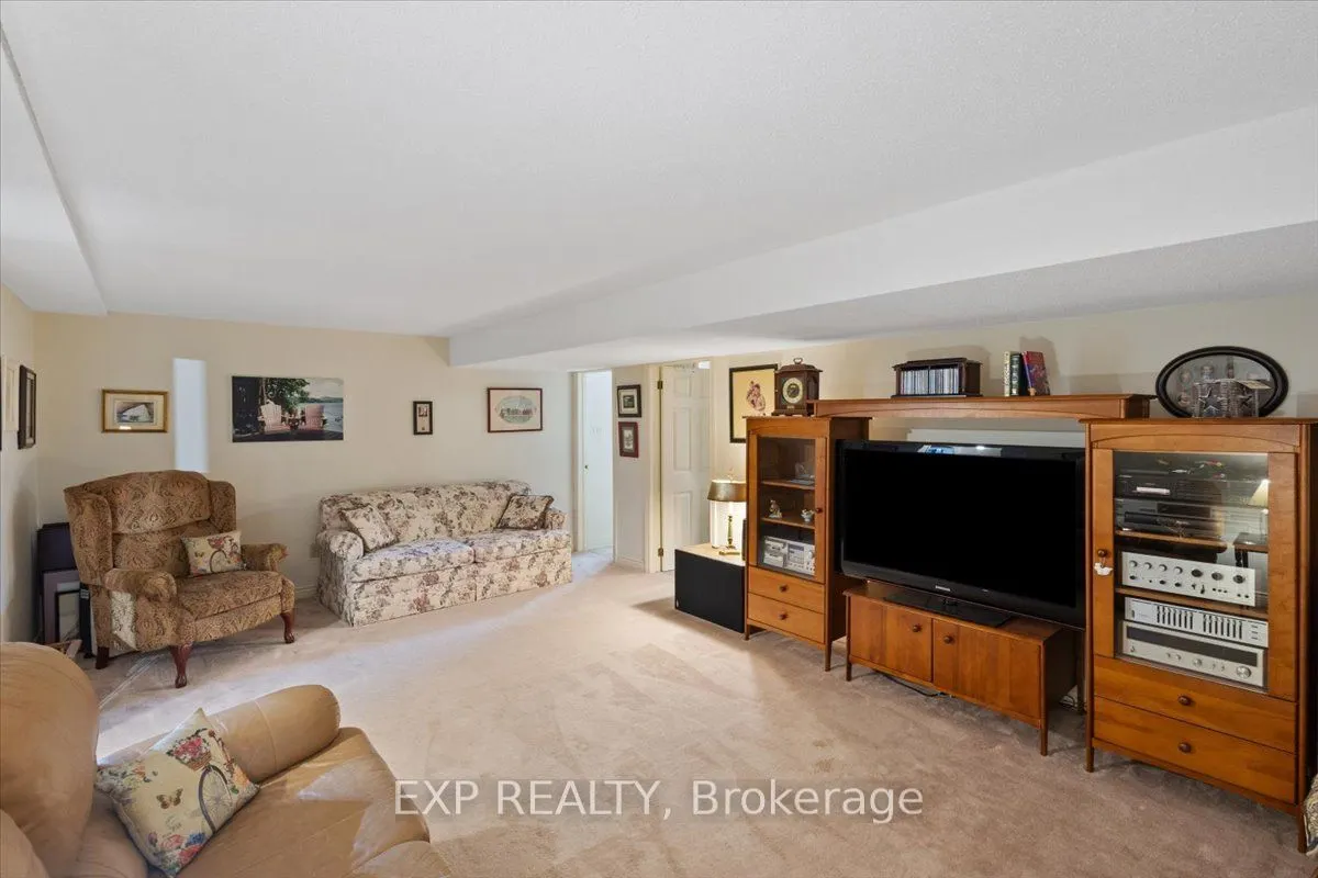 55 Fiddlers Green Road #33
