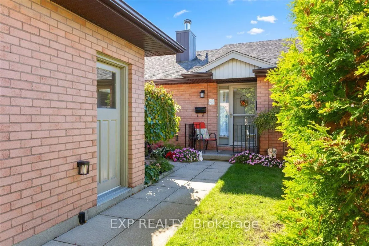 55 Fiddlers Green Road #33