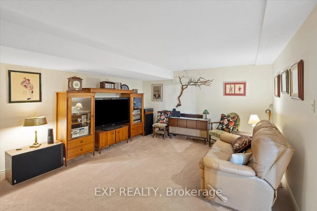 55 Fiddlers Green Road #33