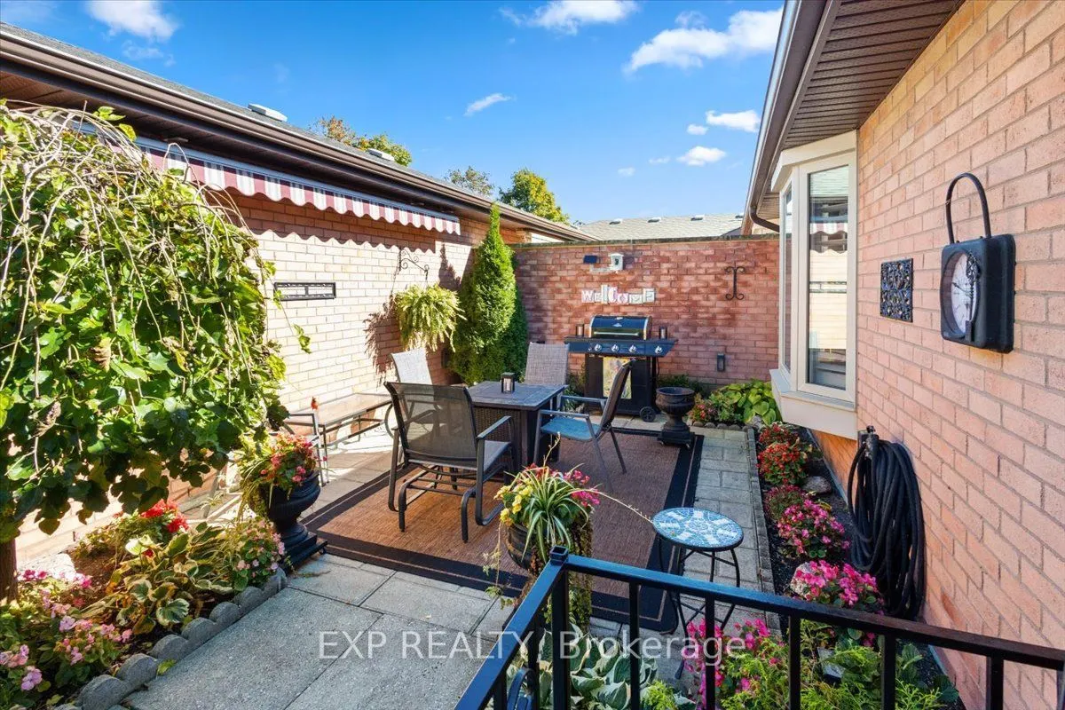 55 Fiddlers Green Road #33