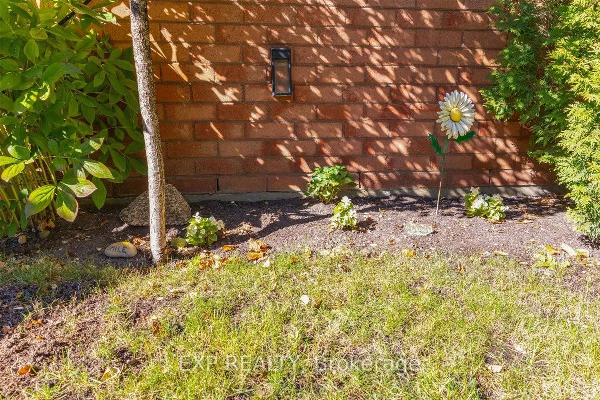 55 Fiddlers Green Road #33