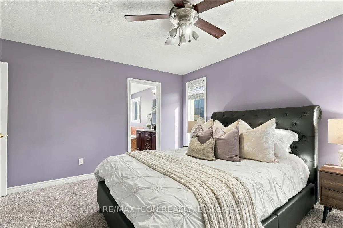 382 Mountain Laurel Crescent