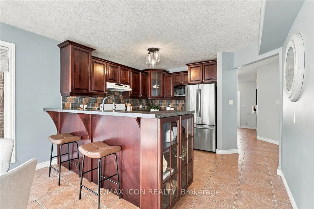 382 Mountain Laurel Crescent
