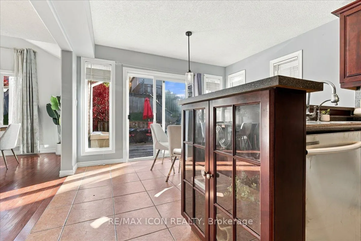 382 Mountain Laurel Crescent